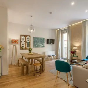 https://sevilla-alquila-suites-jardines-de-murillo-con-seville.es-andalucia.com